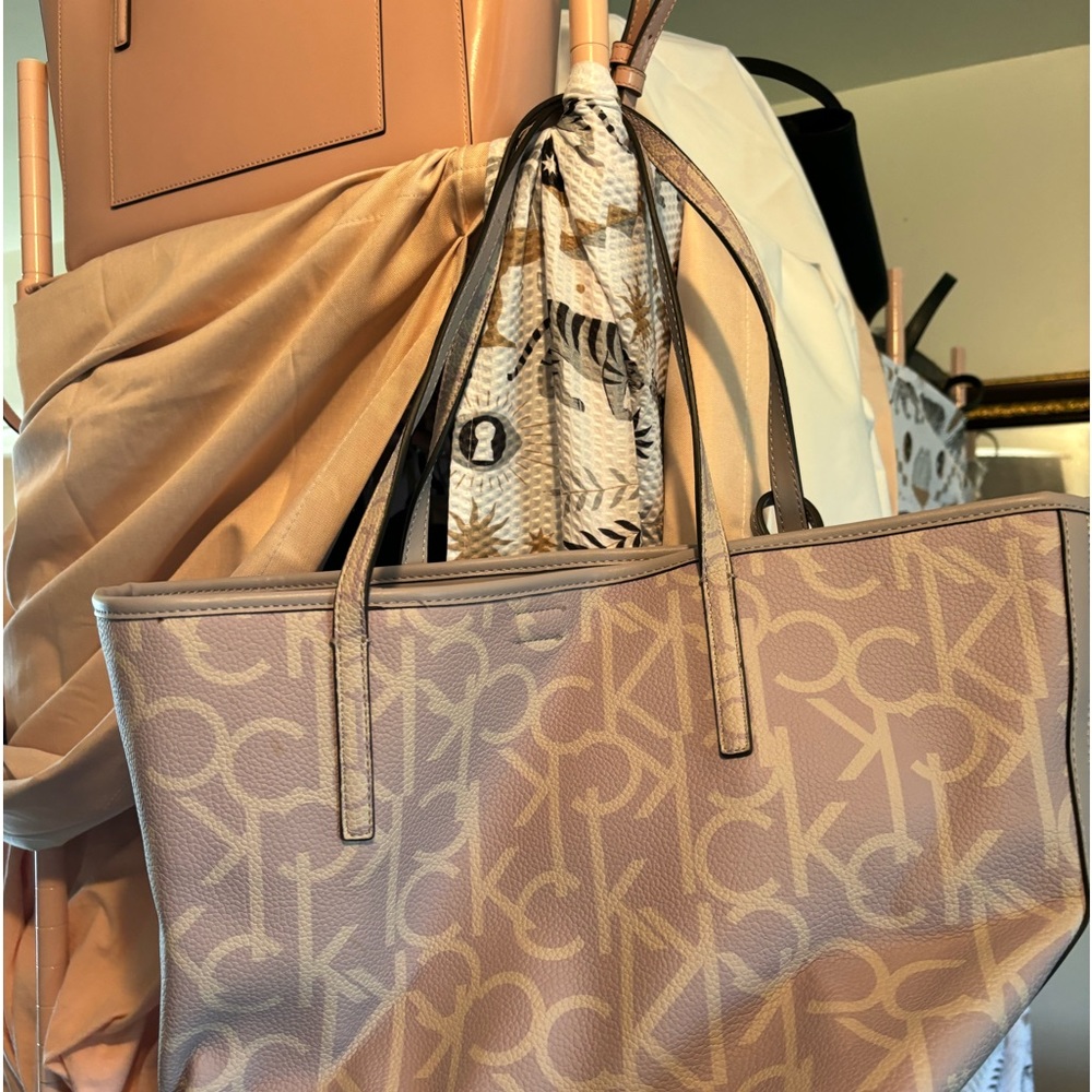 Calvin Klein purse with pouch